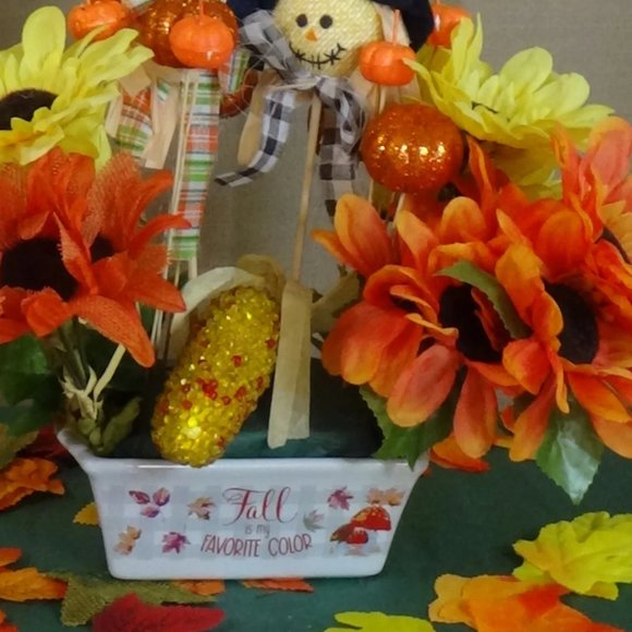 Scarecrow Fall Gift Basket - Picture 1 of 4